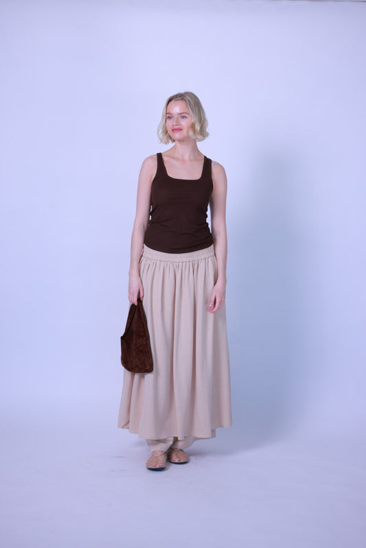 Grand maxi skirt together with long pants