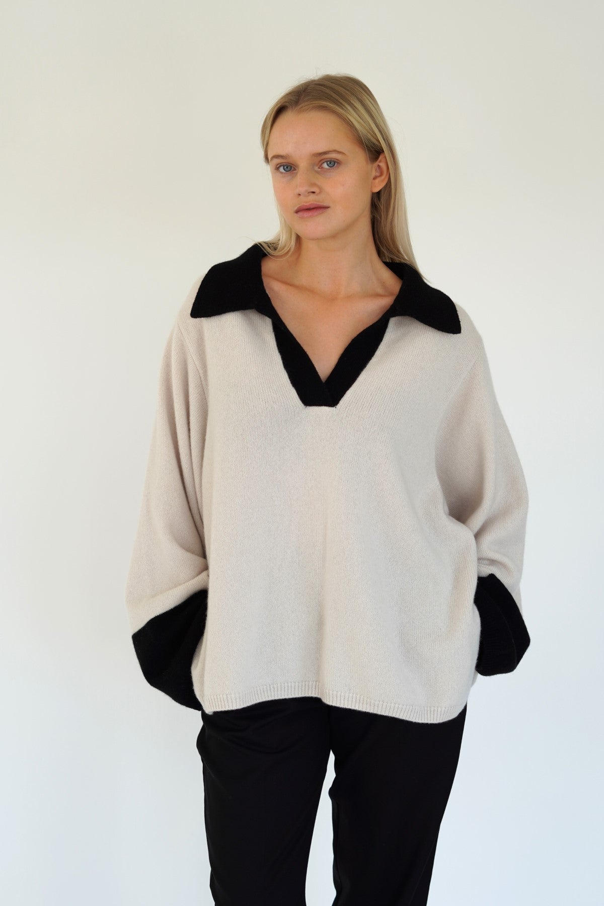 Cashmere sweater black sleeves and collar