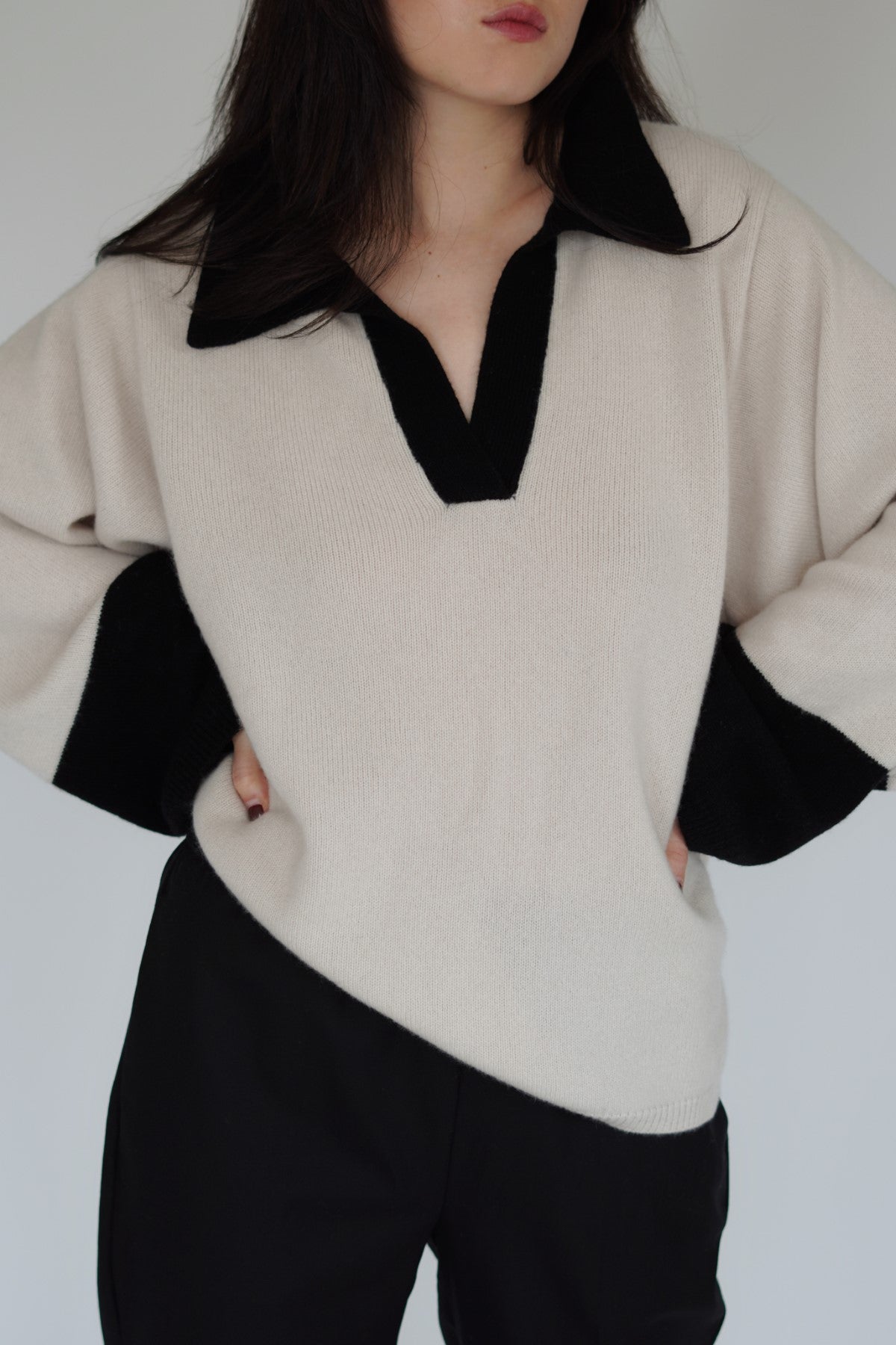 Cashmere sweater black sleeves and collar